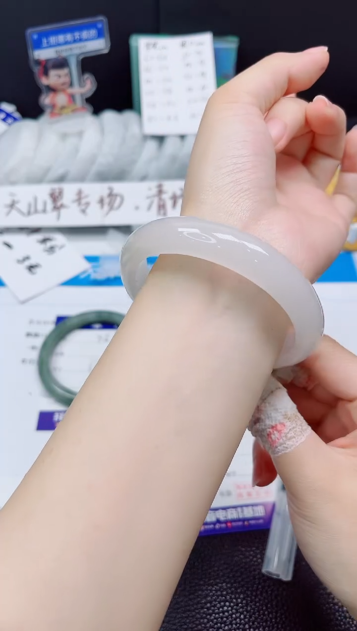 石英质玉手镯未镶嵌153-60