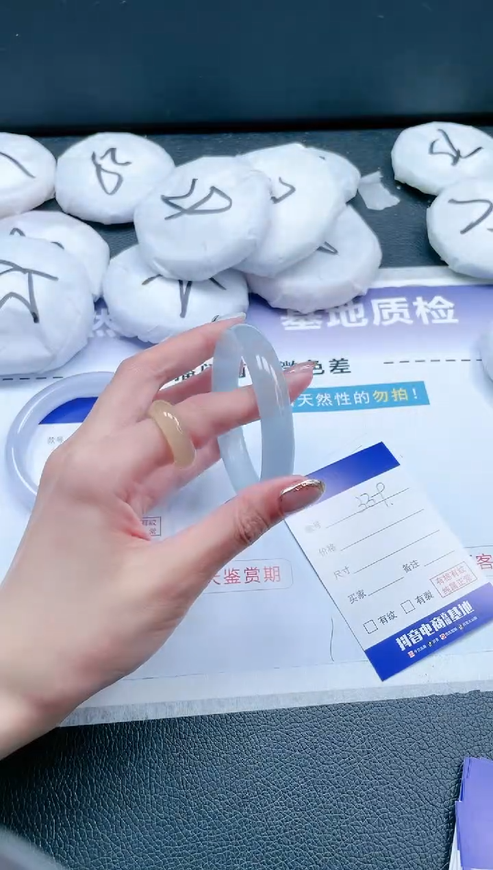 【闪购商品】石英质玉手镯未镶嵌 冰冰蓝手镯-54