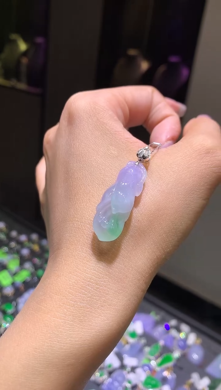 翡翠18K金镶嵌吊坠(不含链)玉兰花