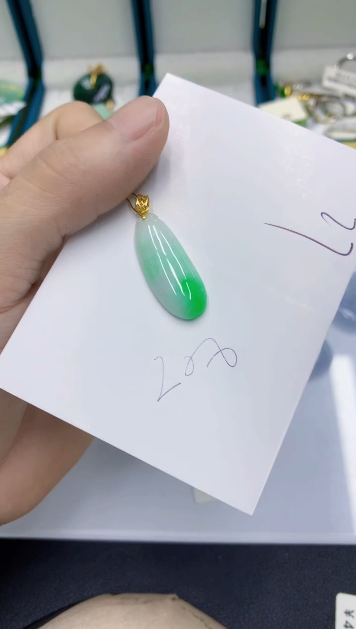 颈饰18K金镶嵌翡翠翡翠