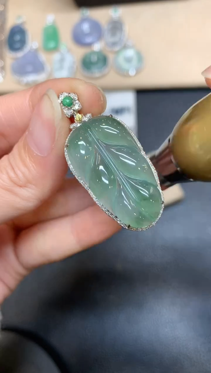 【闪购商品】翡翠吊坠(不含链)18K金镶嵌树叶【无服务费