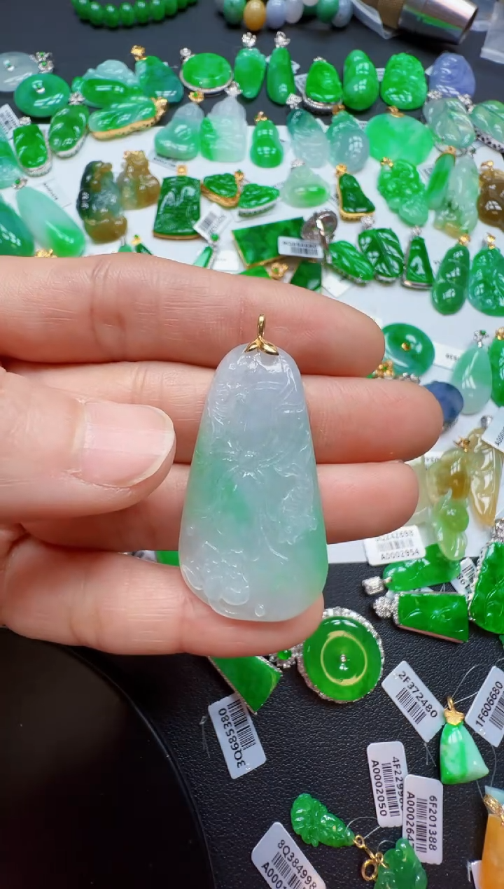 【闪购商品】翡翠吊坠(不含链)18K金镶嵌600