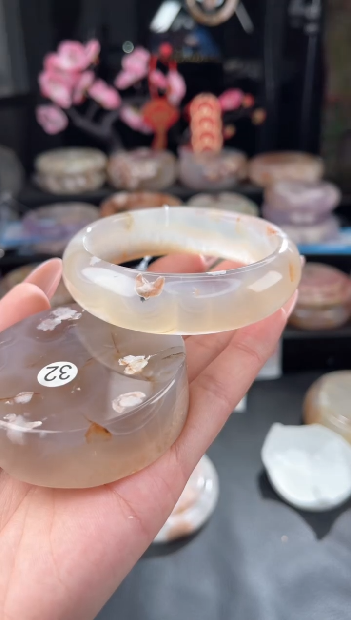 【闪购商品】石英质玉手镯未镶嵌60