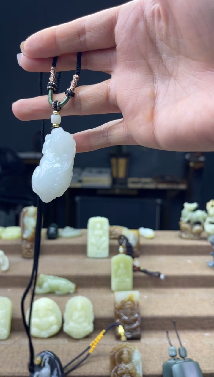 颈饰未镶嵌和田玉1