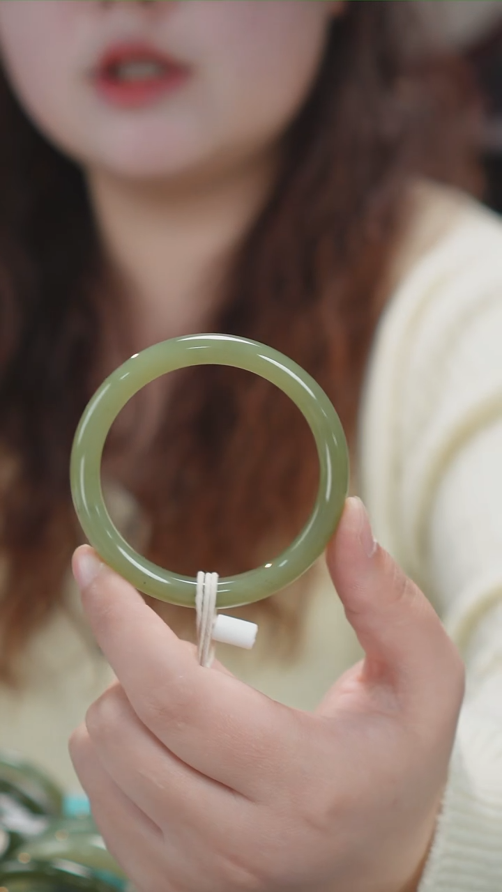 【闪购商品】和田玉手镯未镶嵌新疆料