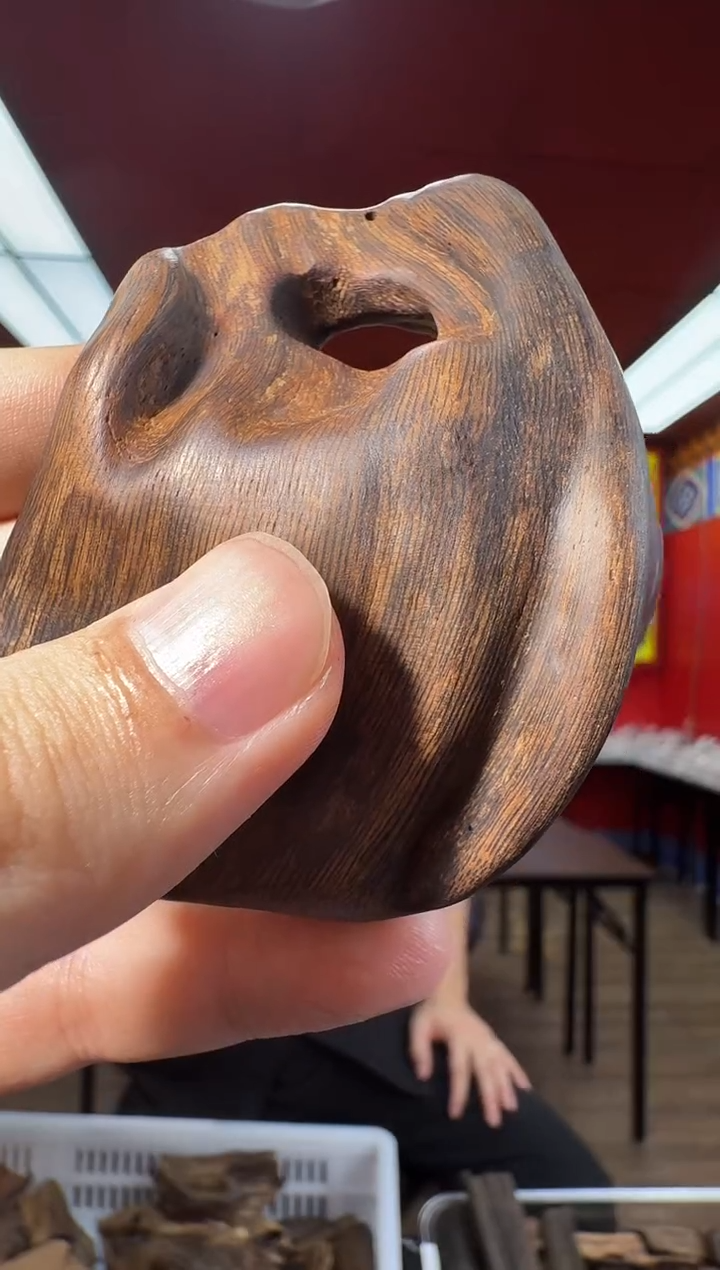 沉香手把件x118越南海南多样性发一