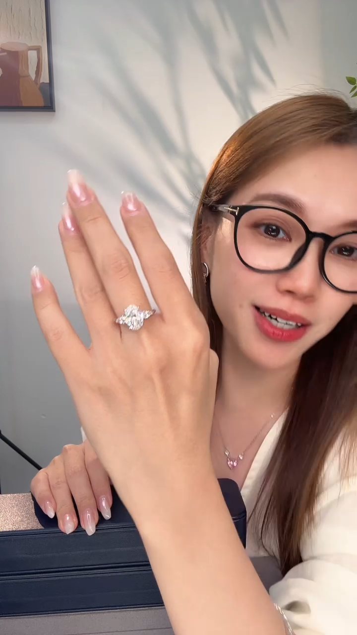 铂Pt950镶嵌实验室培育钻石pt950椭圆三生石戒指2ct