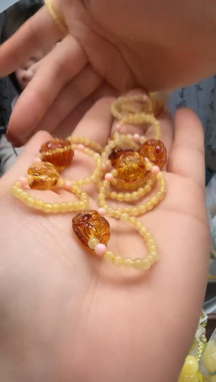 裸石琥珀未镶嵌随机一件