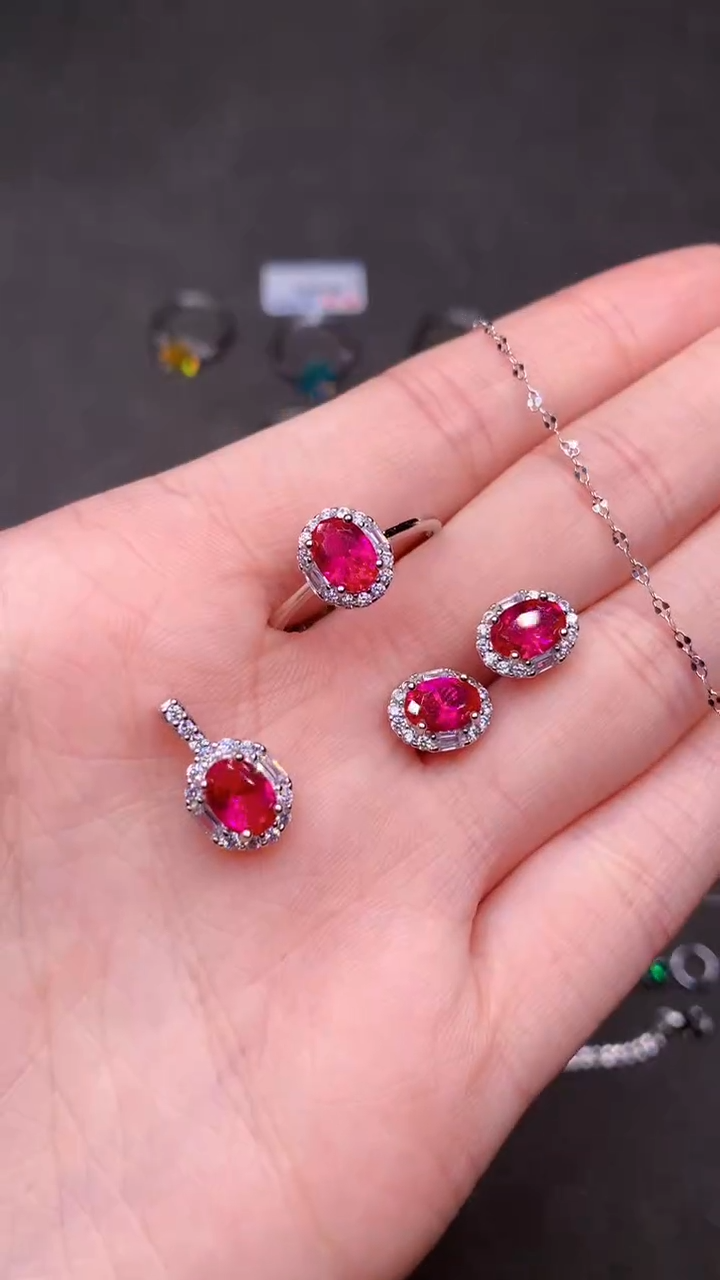 【闪购商品】红宝石套装银S925镶嵌......