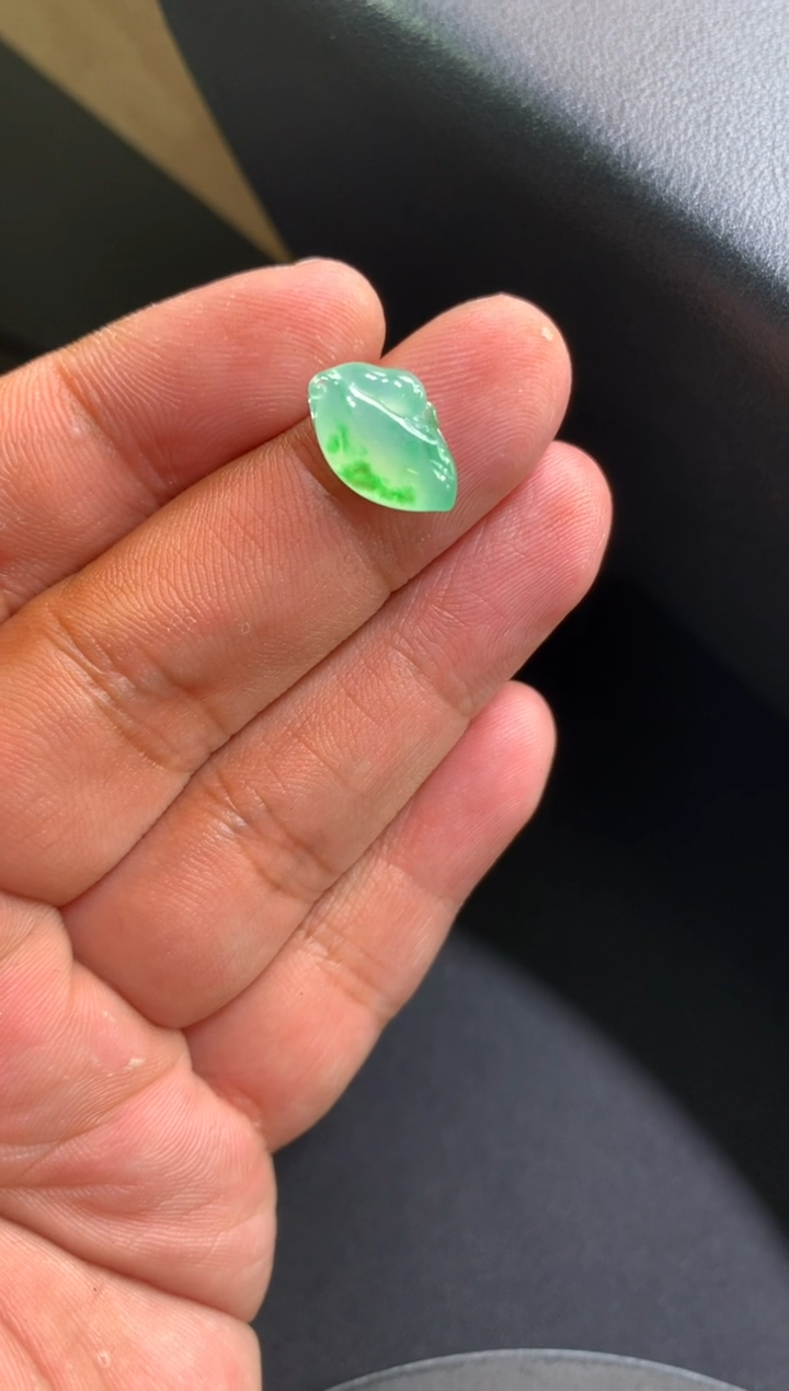 【闪购商品】翡翠颈饰未镶嵌瓜