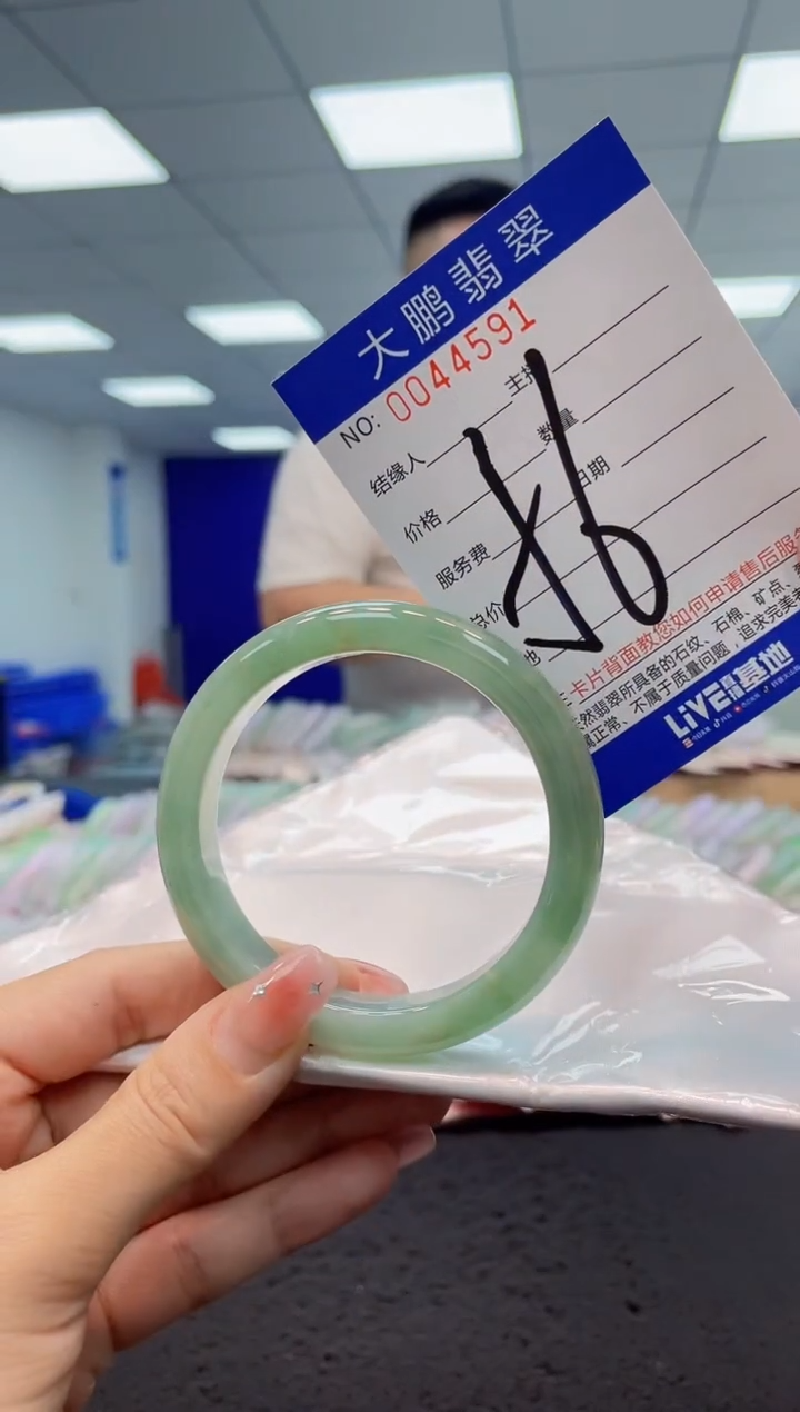 【闪购商品】翡翠手镯未镶嵌AAAAAAAAAA