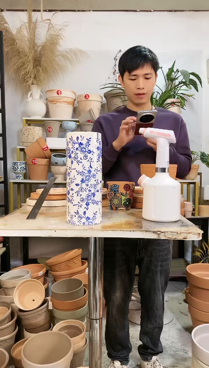 【闪购商品】红陶11.5*26青花直筒冰裂花瓶 1个