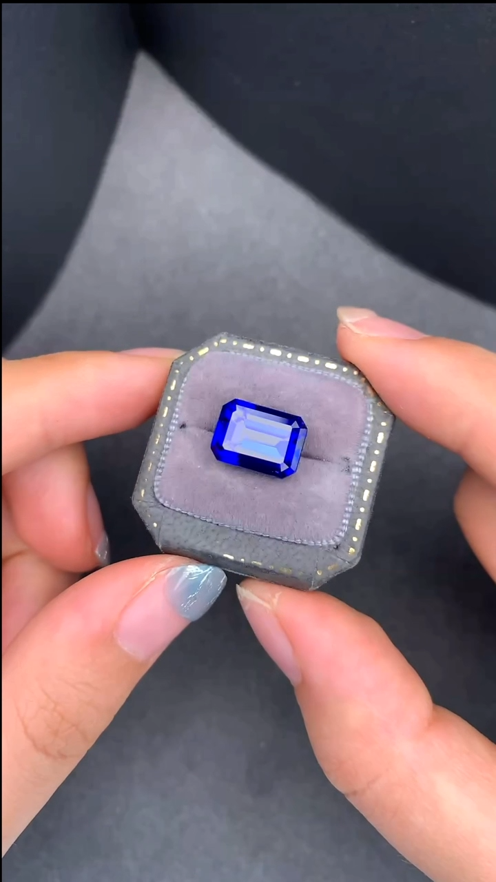 【闪购商品】坦桑石无未镶嵌6.61克拉