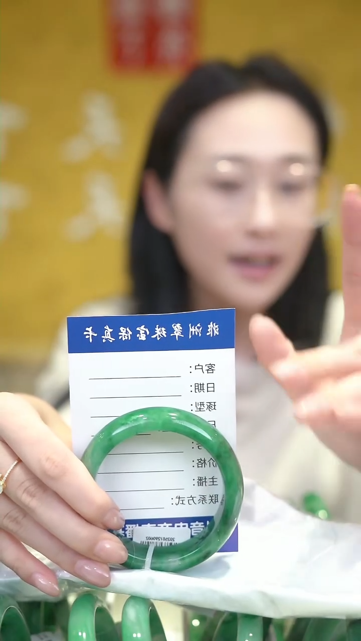 未镶嵌手镯石英质玉（非洲翠）10