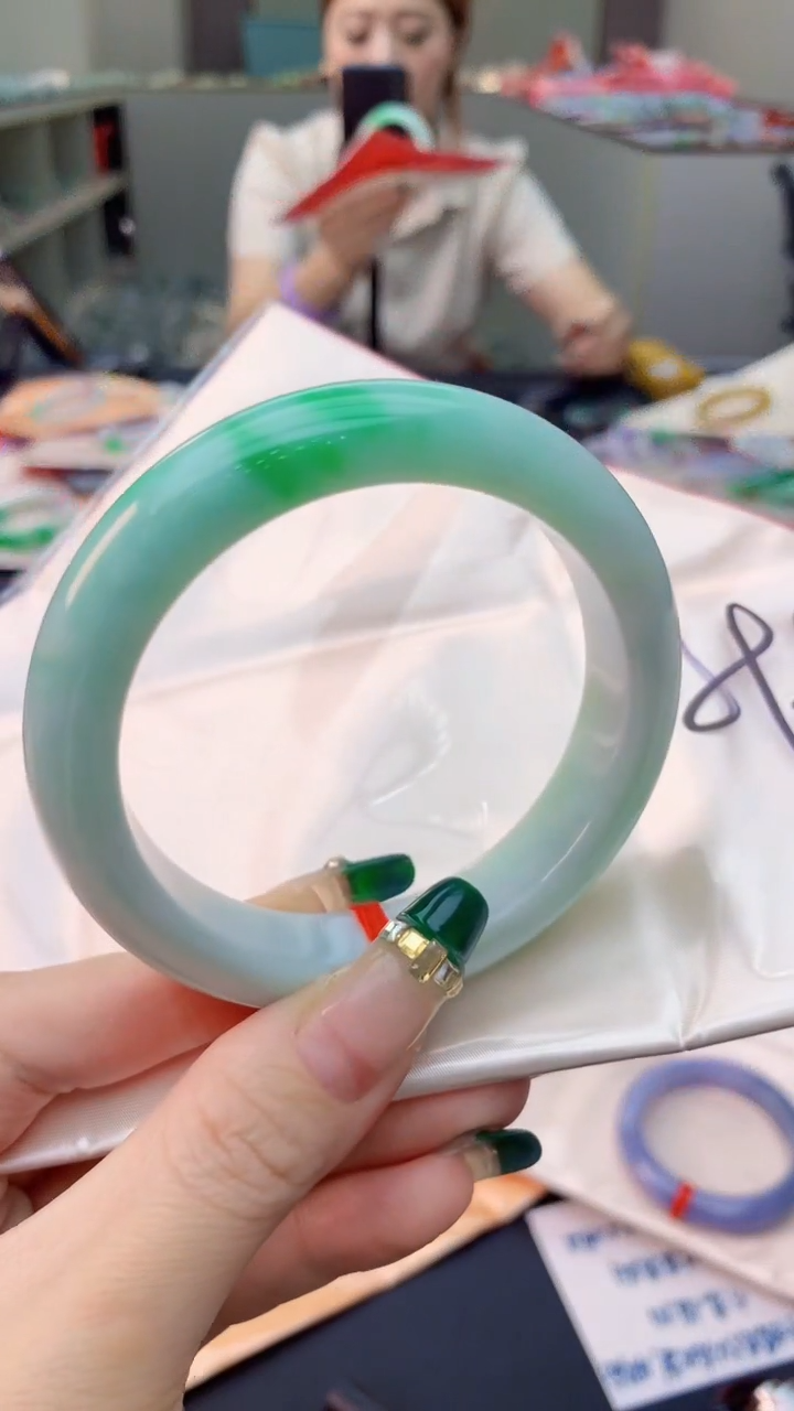 翡翠手镯未镶嵌0298620197