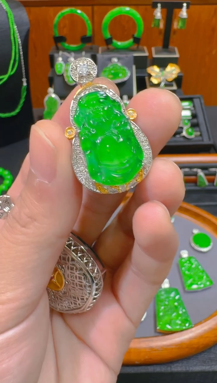 【闪购商品】翡翠吊坠(赠链)银S925镶嵌天然A货翡翠