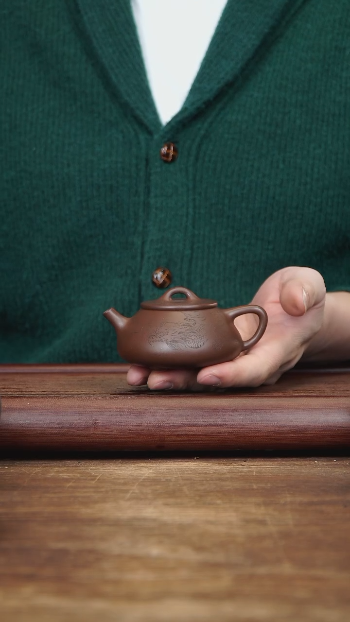 【闪购商品】紫砂茶壶130ml 刻龙小石瓢 老紫泥