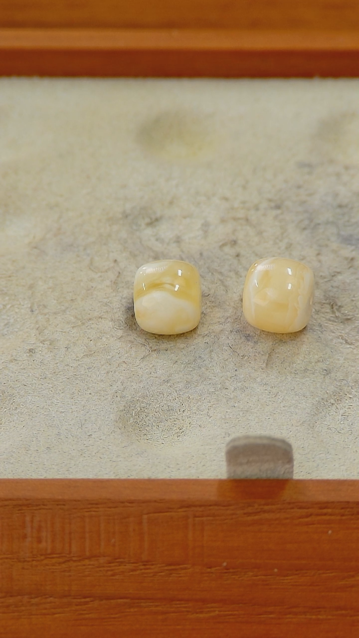 【闪购商品】蜜蜡裸石未镶嵌俄料老型对珠9*8mm0.821克