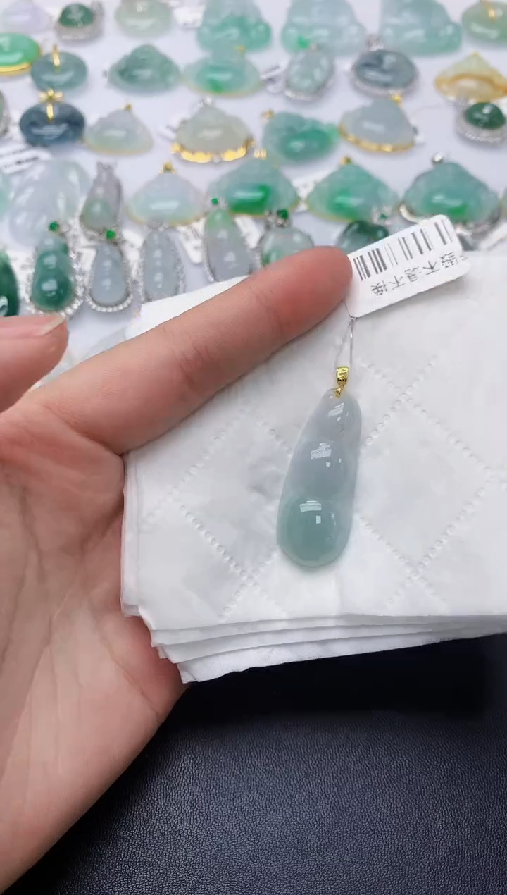 颈饰18K金镶嵌翡翠天然A货