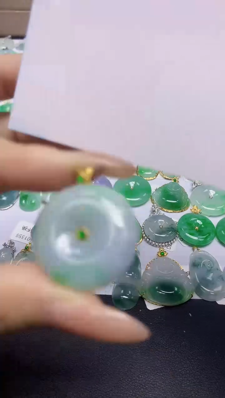 颈饰18K金镶嵌翡翠天然缅甸翡翠A货翡翠百元以上9元证书费自理