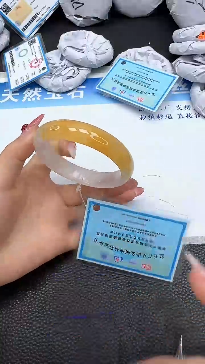 【闪购商品】石英质玉手镯未镶嵌175