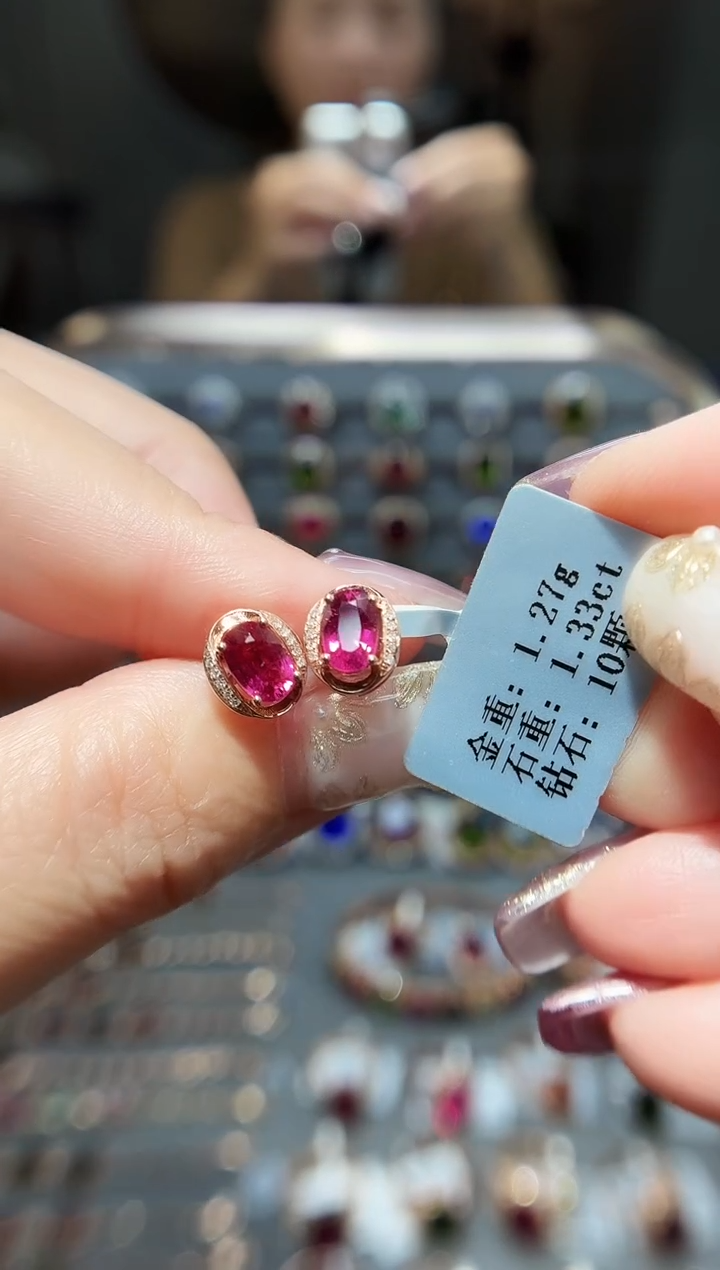 18K金镶嵌耳饰碧玺1.33配钻