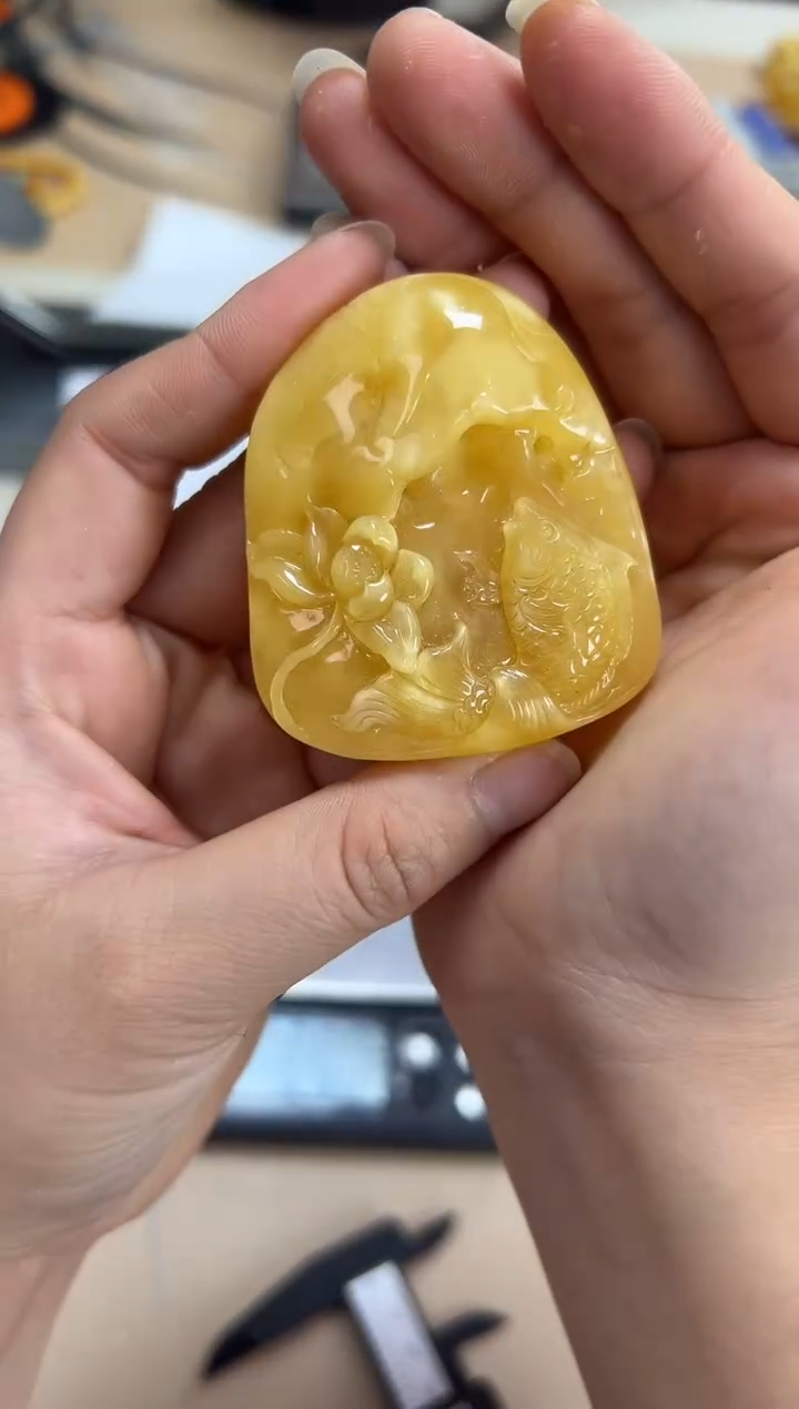 【闪购商品】琥珀裸石未镶嵌蜜蜡吊坠