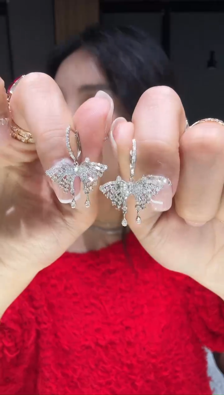 【闪购商品】钻石耳饰18K金镶嵌蝴蝶