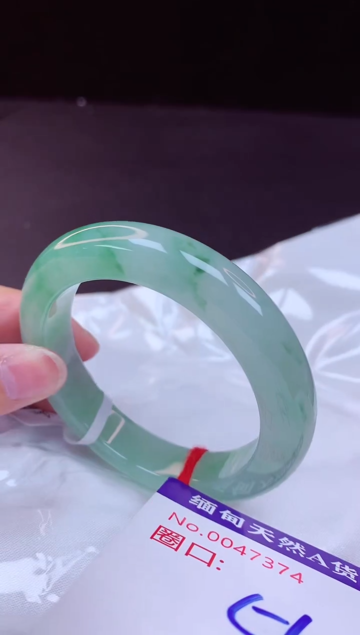 翡翠手镯未镶嵌54+             