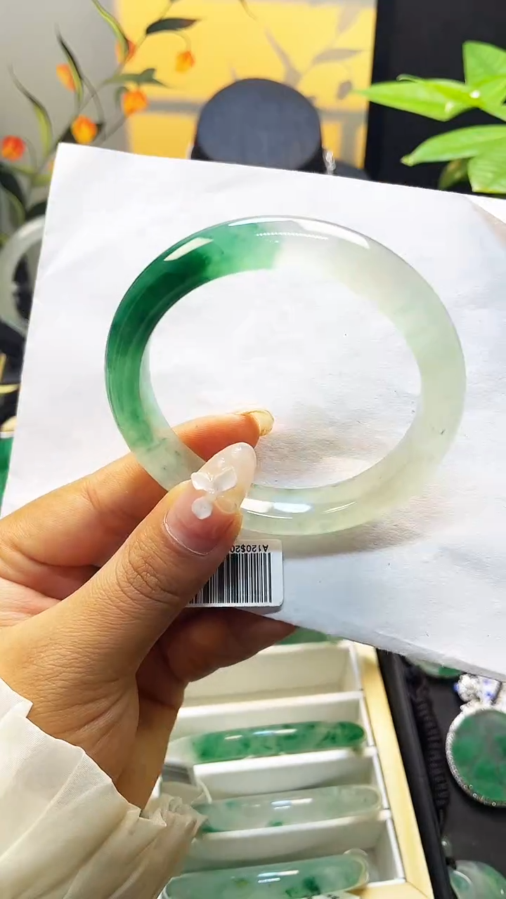 未镶嵌1石英质玉（非洲翠）手镯54