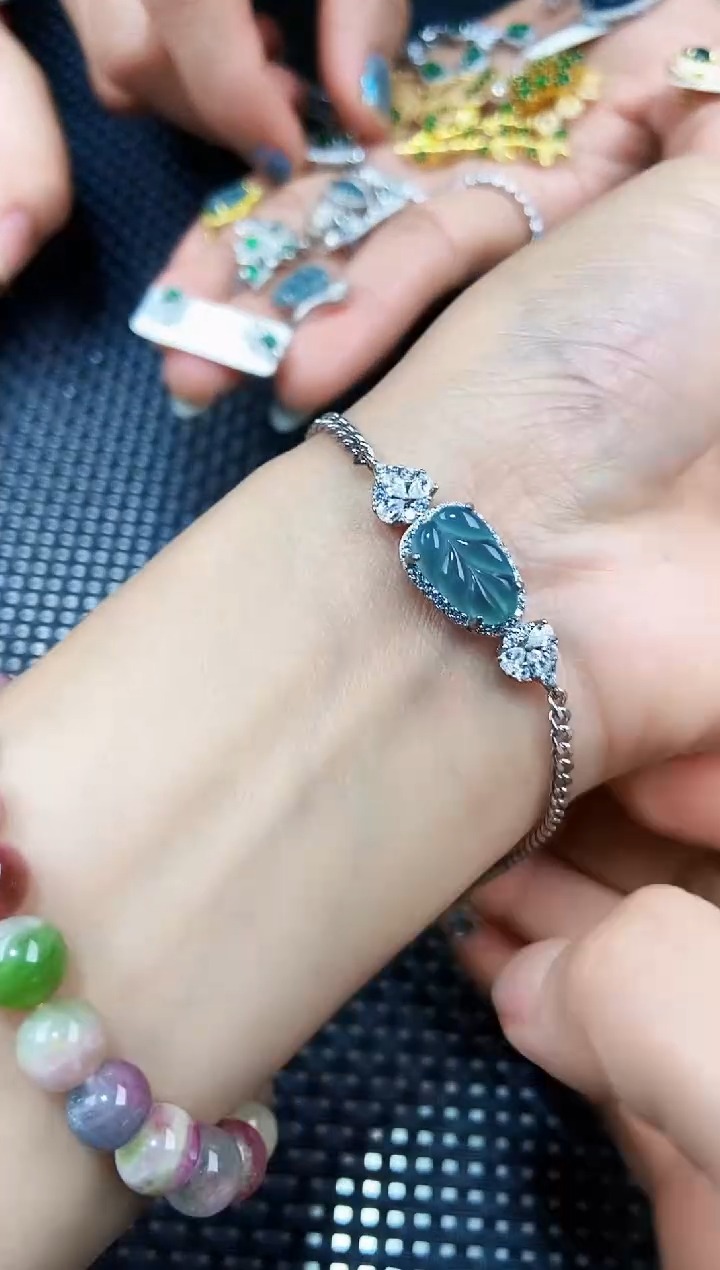 【闪购商品】翡翠手链未镶嵌111111111