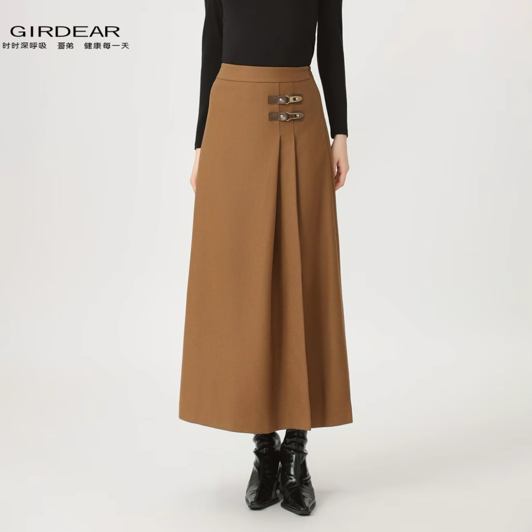 GIRDEAR/哥弟早秋琥珀流光松弛感穿搭金属扣压褶高腰半身裙120028