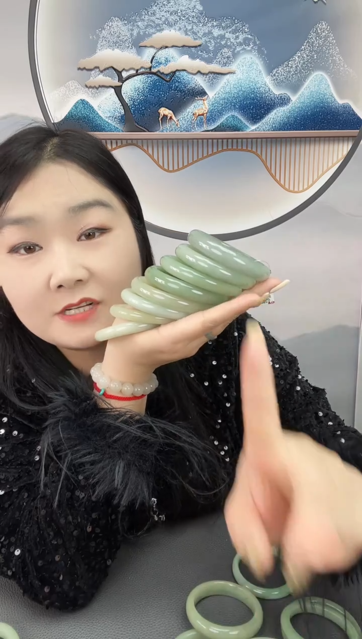 未镶嵌微瑕绿密玉镯子密玉（石英质玉）5455