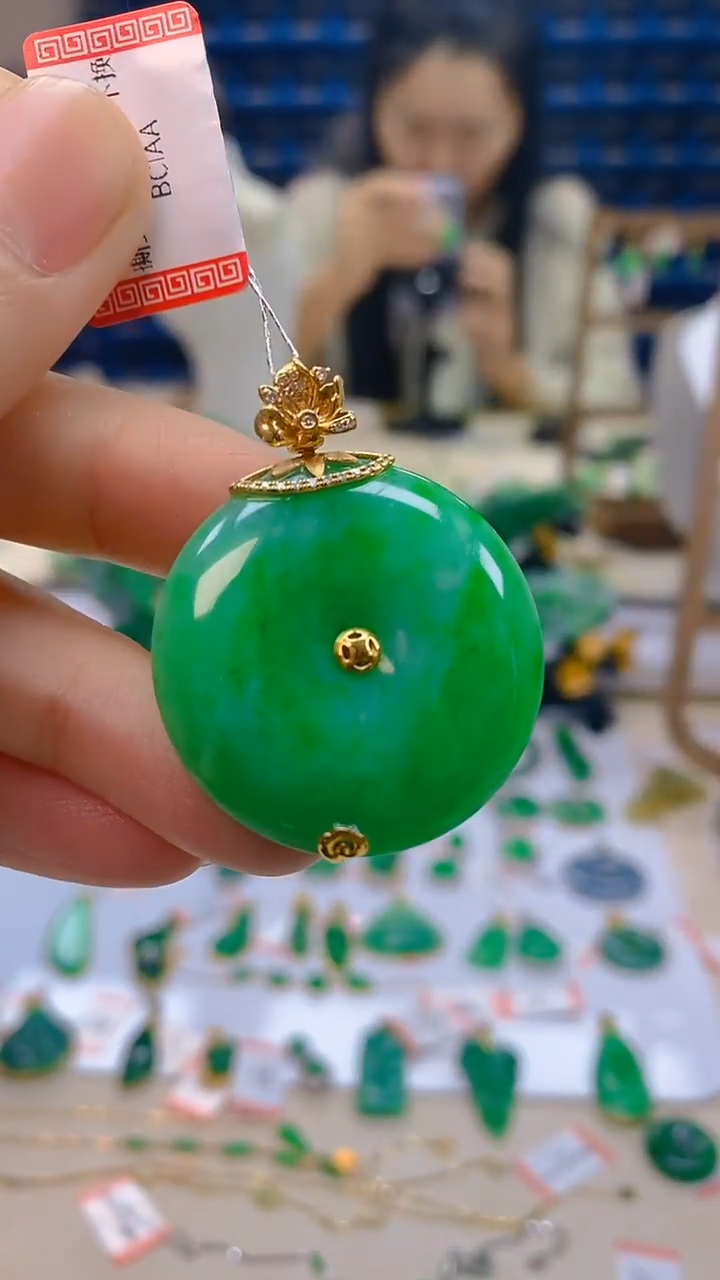 颈饰18K金镶嵌翡翠新号开播 全场乱卖