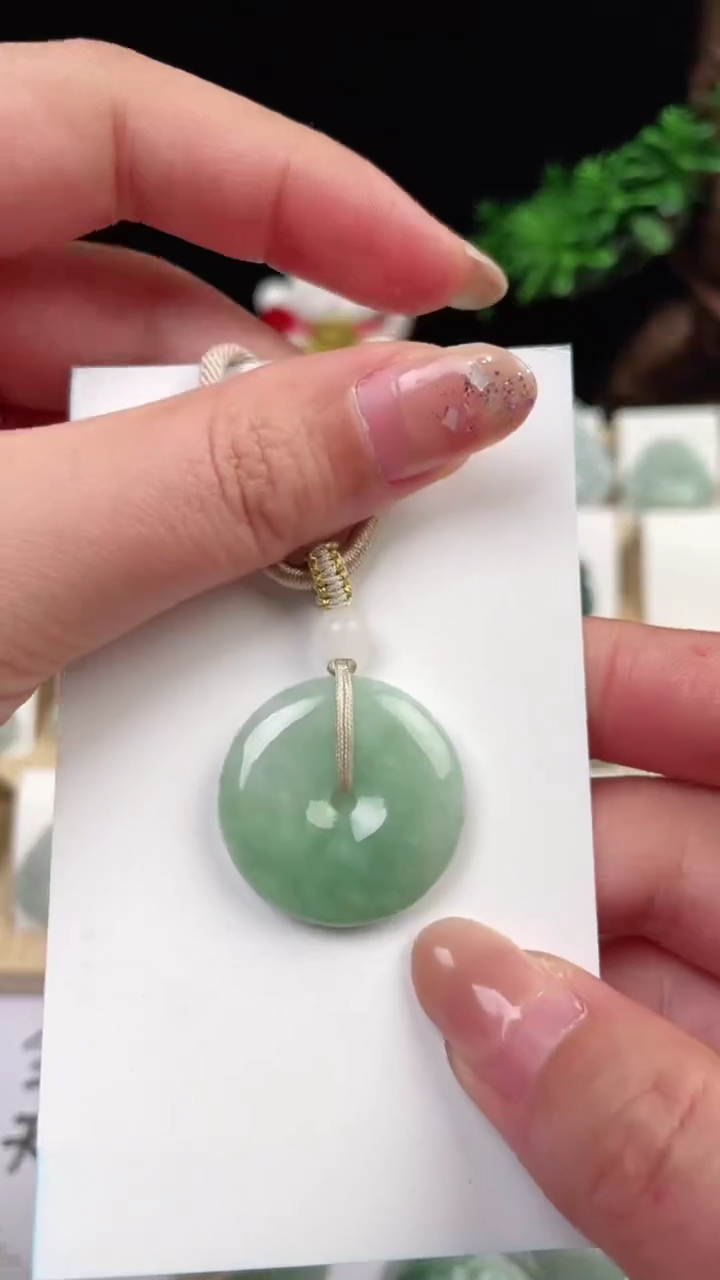 【闪购商品】翡翠颈饰未镶嵌平安扣