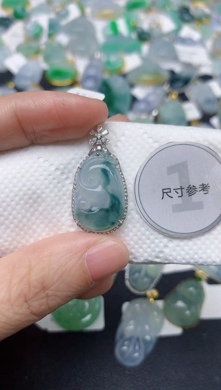 颈饰18K金镶嵌翡翠天然缅甸A货翡翠