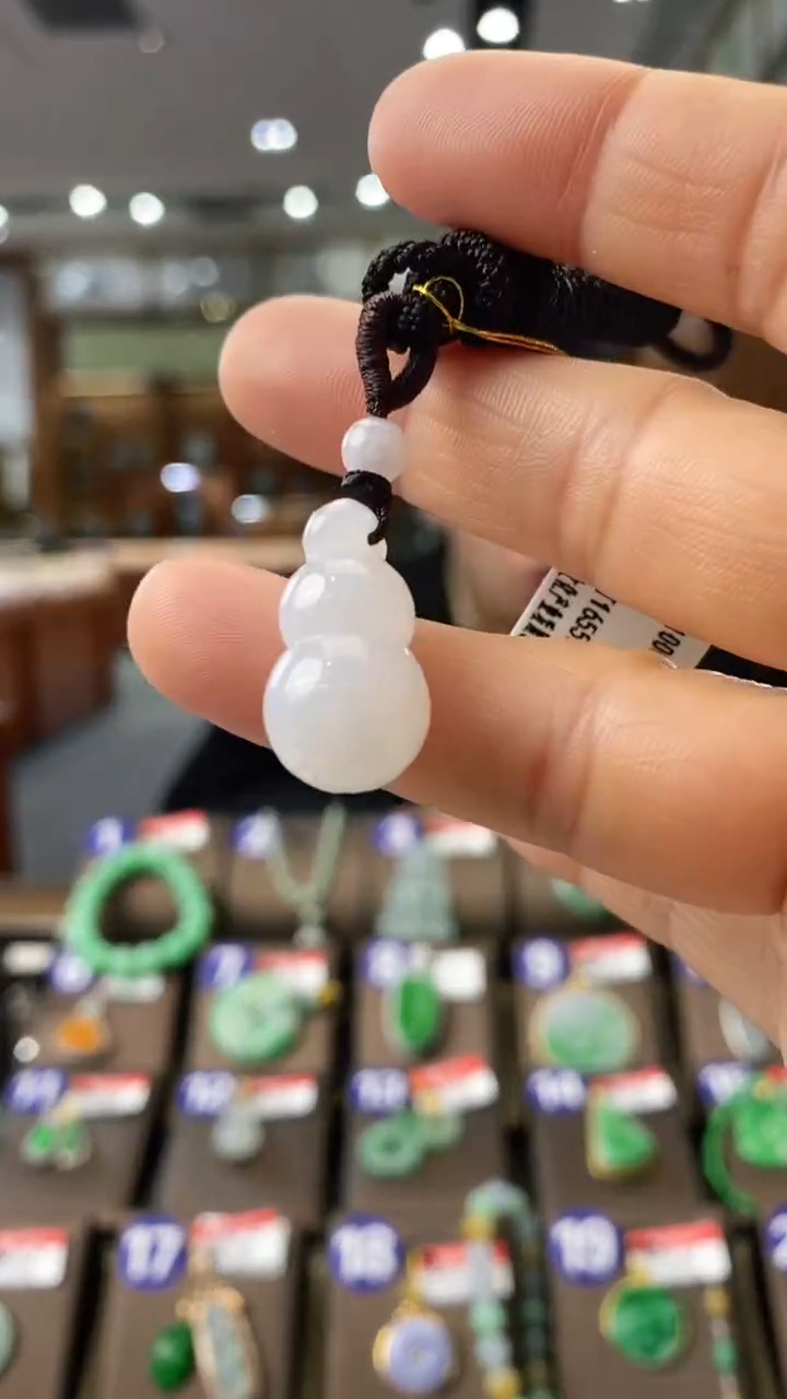 【闪购商品】翡翠颈饰未镶嵌葫芦