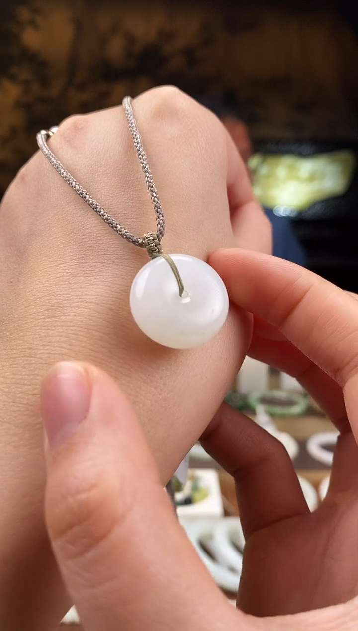 颈饰未镶嵌和田玉白玉平安扣 带翠 20x10mm