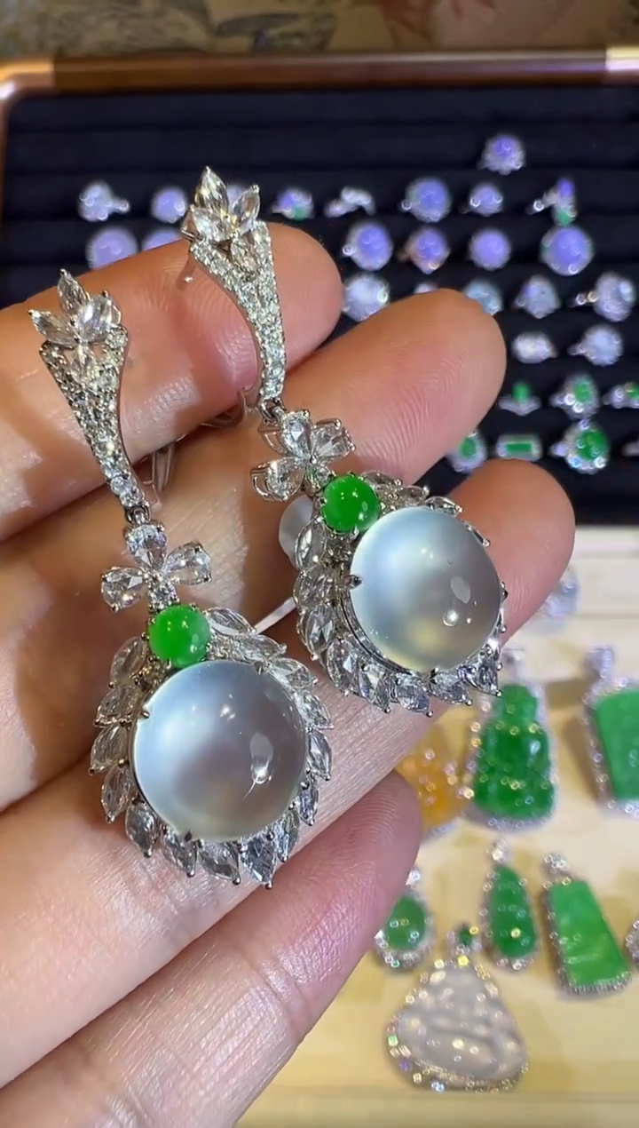 【闪购商品】翡翠耳饰18K金镶嵌玻璃种极光白大蛋面耳坠不封底