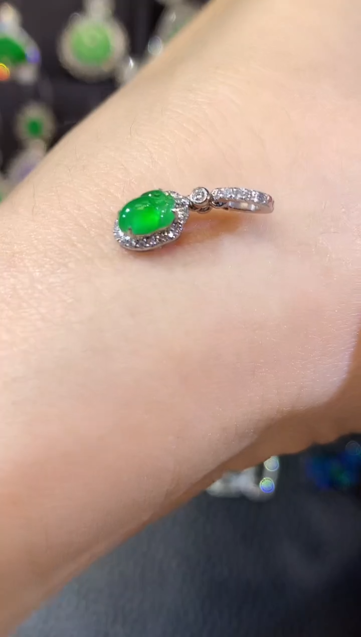 【闪购商品】翡翠吊坠(不含链)18K金镶嵌D4