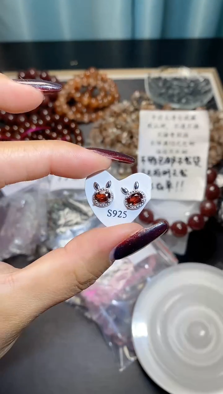 【闪购商品】水晶手串未镶嵌石榴石耳钉编码314