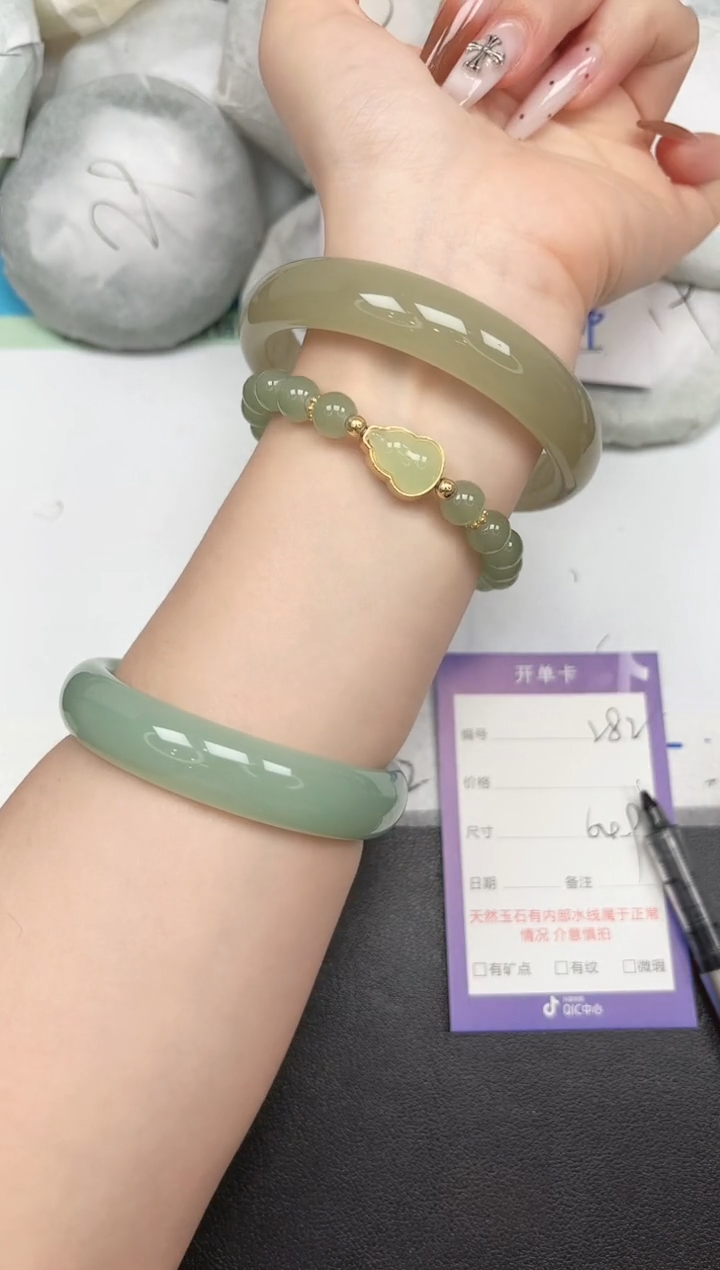 未镶嵌手镯石英质玉A282/64.9
