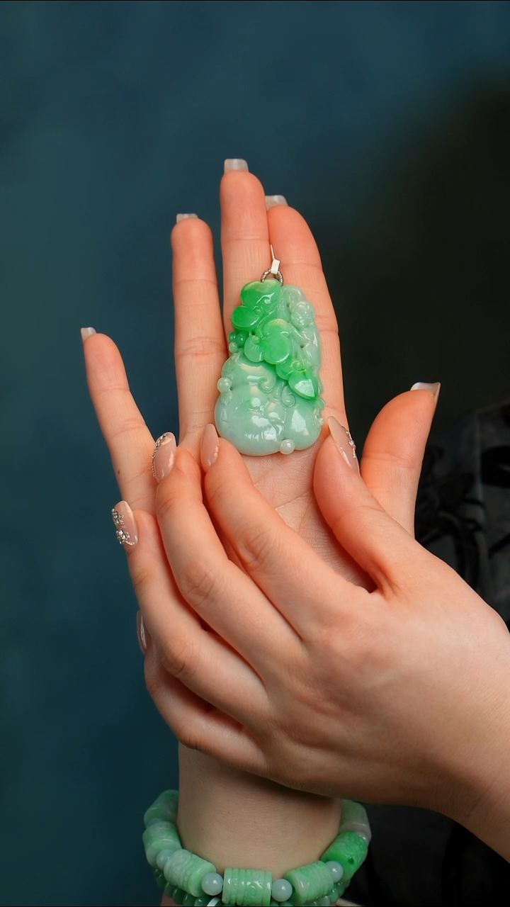 【闪购商品】翡翠颈饰未镶嵌葫芦