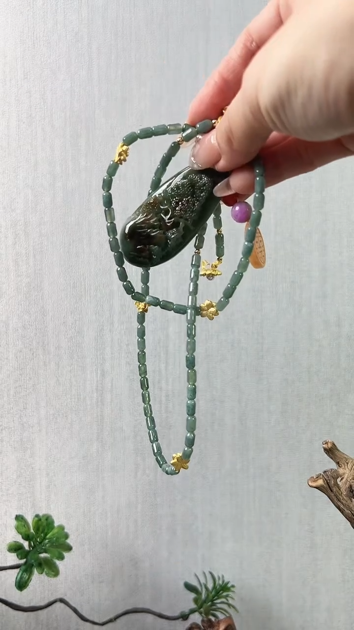 【闪购商品】翡翠颈饰未镶嵌山水