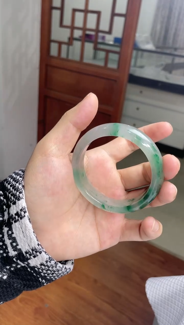 【闪购商品】石英质玉手镯未镶嵌非洲翠手镯多样性发货  