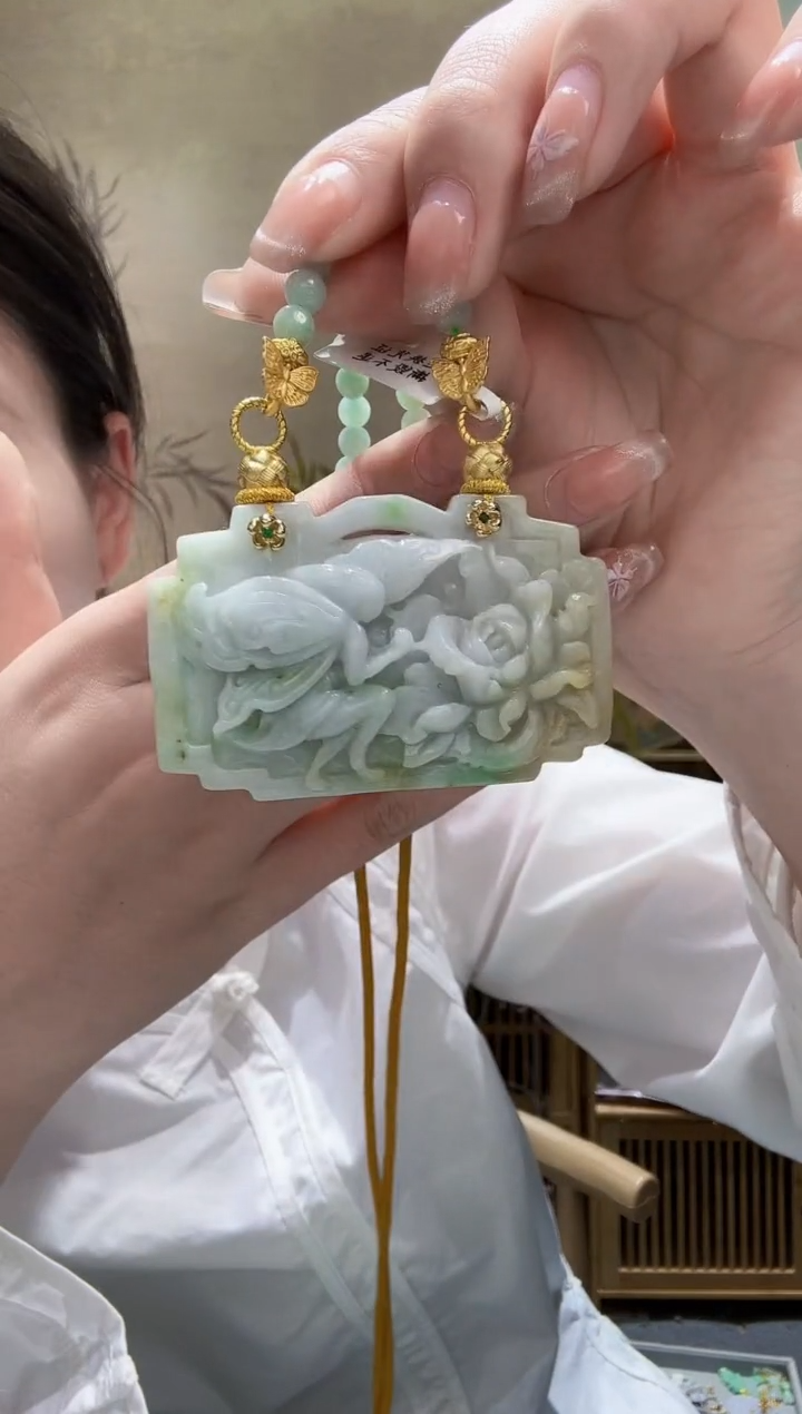 翡翠未镶嵌颈饰吊坠