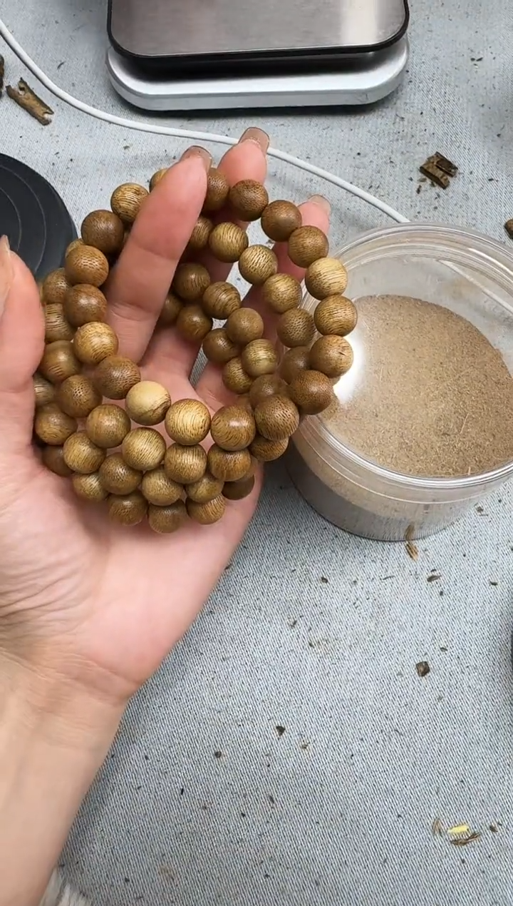 沉香手串1.1沉香老料圆珠单圈+1克香粉多样性发一