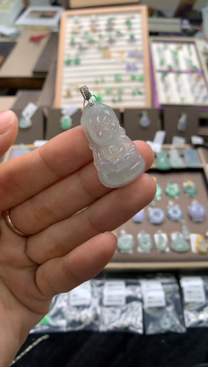 颈饰18K金镶嵌翡翠宝宝佛