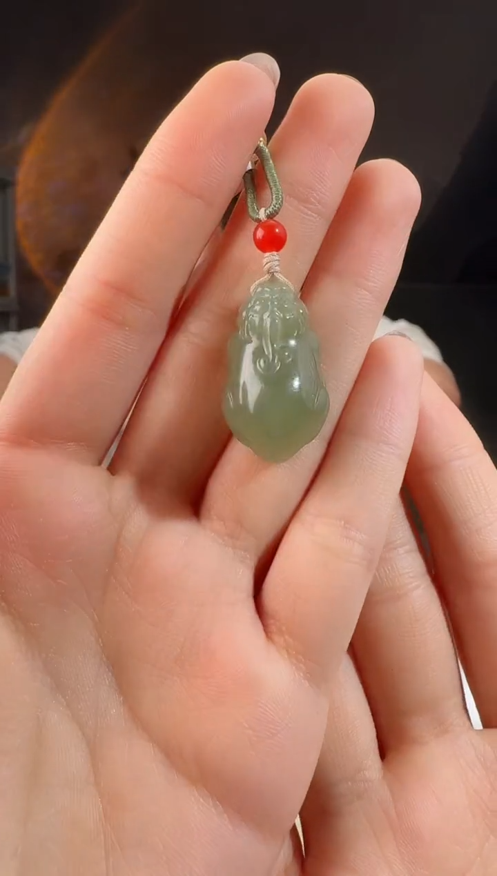 颈饰未镶嵌和田玉貔貅 p