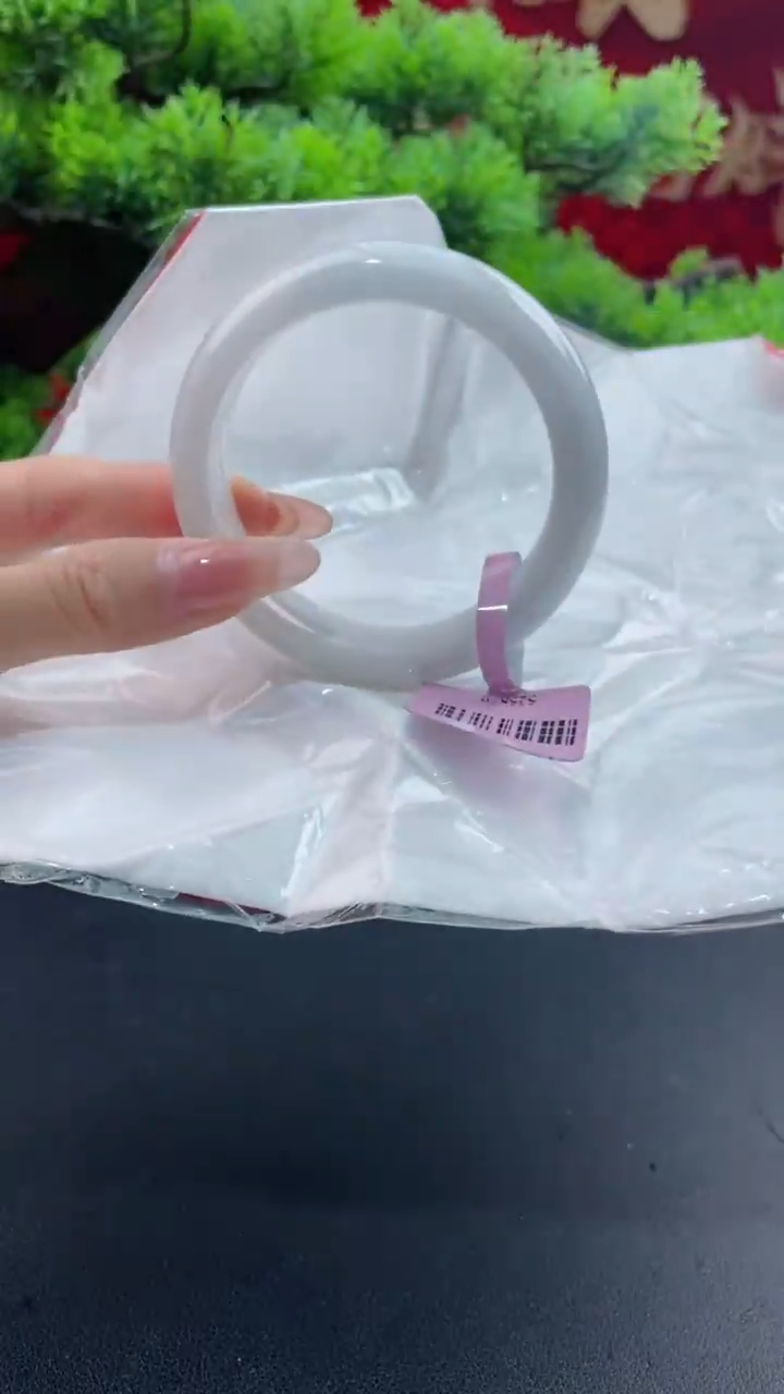 【闪购商品】翡翠手镯未镶嵌17翡翠手镯（微瑕）